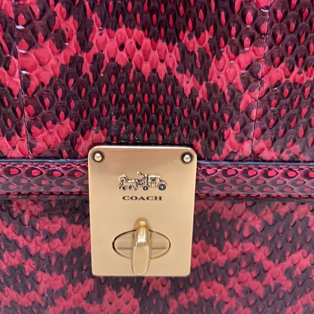 LAST COACH HUTTON GENUINE SNAKESKIN SHOULDER BAG IN CERISE W/CHUNKY CHAIN STRAP - Picture 12 of 16